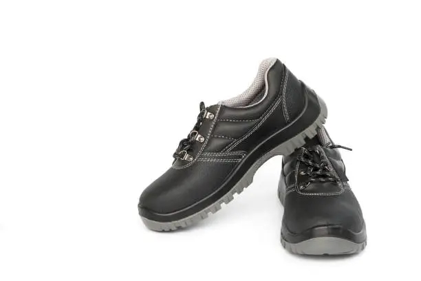 تصویر 2 از کفش ایمنی خارجی شیراز مخصوص فعالیت‌ های صنعتی